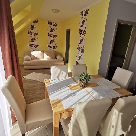 Szabo Apartman Sárvár Exterior foto