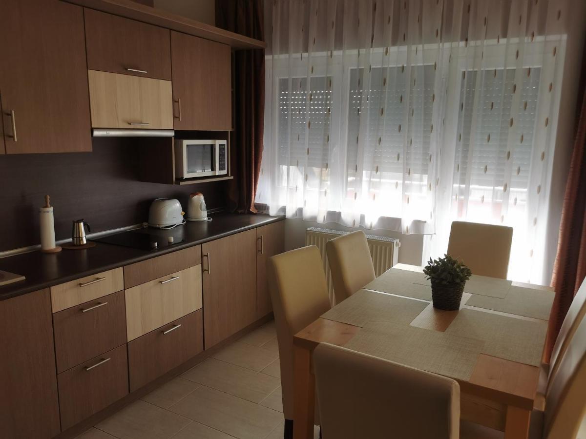 Szabo Apartman Sárvár Exterior foto