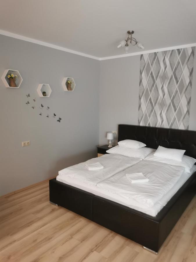 Szabo Apartman Sárvár Exterior foto